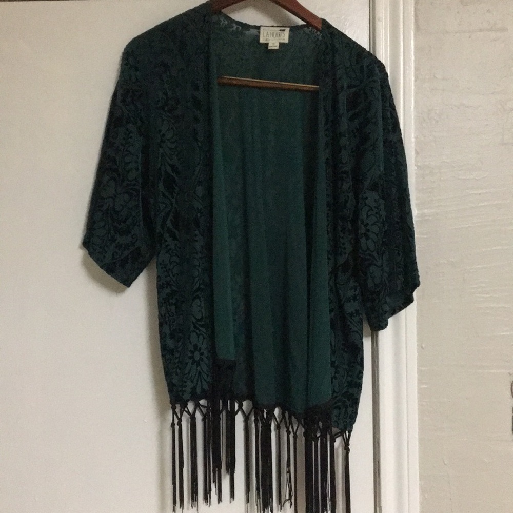 LA Hearts Short sleeve velvet kimono with fringe